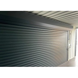 CONTENEDOR DE 20 PIES CON PERSIANA ENROLLABLE Y PUERTA DE ENTRADA RAL 7016 - NUEVO