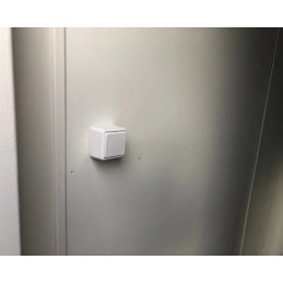 Contenedor sanitario accesible para personas con discapacidad, con rampa y agua caliente – RAL 7016