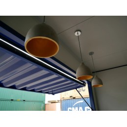 Cafetería en Contenedor Marítimo con Fachada de Madera