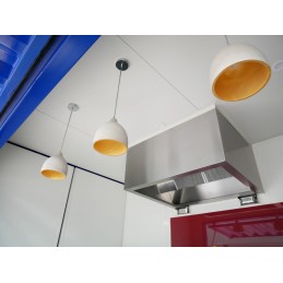 Cafetería en Contenedor Marítimo con Fachada de Madera