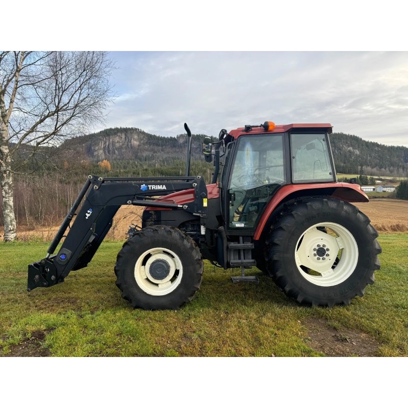 New Holland TS100 avec Trima 4.1P. Prise de force avant/hydraulique.